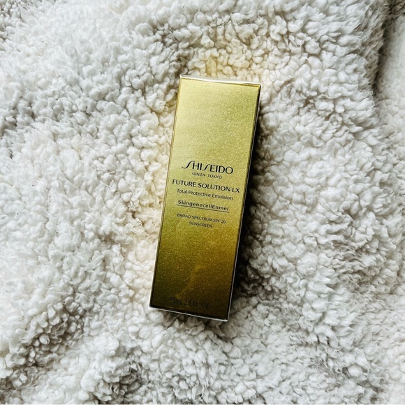 NIB SHISEIDO Future Solution Lx Total Protective Emulsion - 75mL - Picture 3 of 8